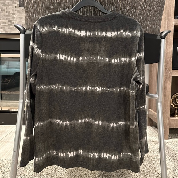 Old Navy long sleeve t-shirt - Picture 2 of 3